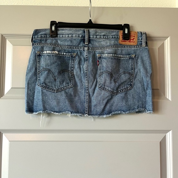 vintage Levis mini skirt - Picture 2 of 3